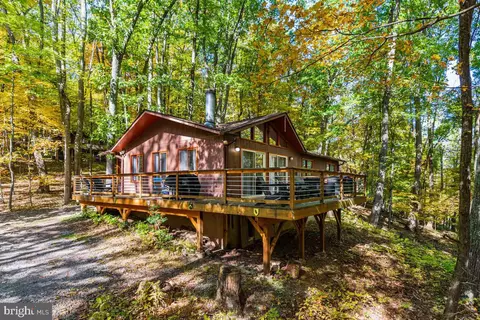 296 Mountainside Rd, Berkeley Springs, WV 25411