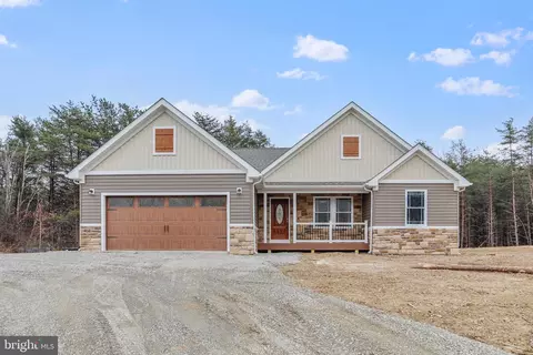 200 Wagon Trl, Berkeley Springs, WV 25411