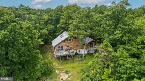 74 Arran Ln, Hedgesville, WV 25427