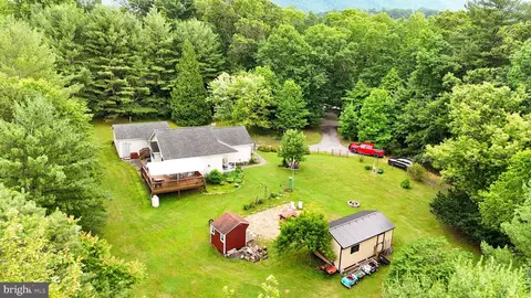 343 Mill Farm Trl, Berkeley Springs, WV 25411