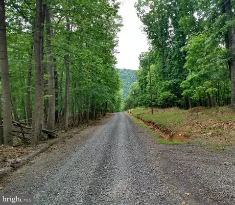 40 A Rockview Ln, Great Cacapon, WV 25422