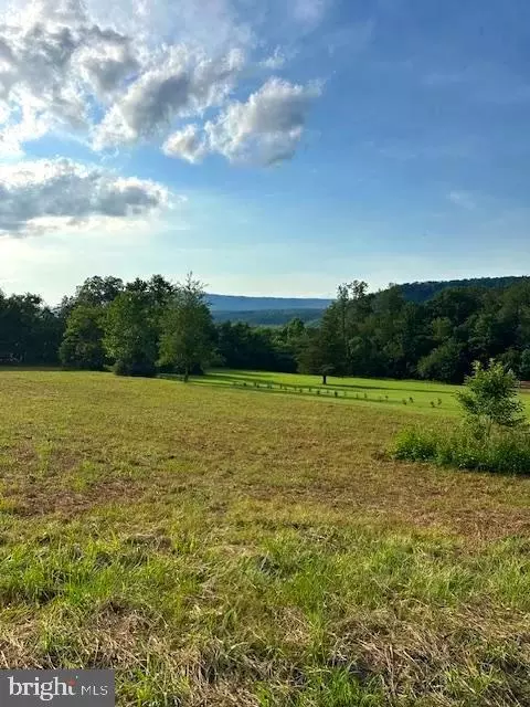 Gokey Lane, Great Cacapon, WV 25422