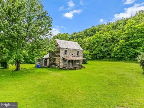 10684 Martinsburg Rd, Hedgesville, WV 25427