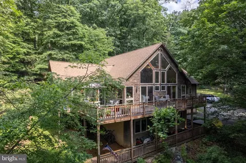 379 Wintergreen Way, Berkeley Springs, WV 25411