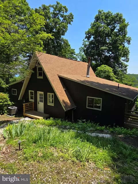 556 Trapper Ridge Ln, Hedgesville, WV 25427