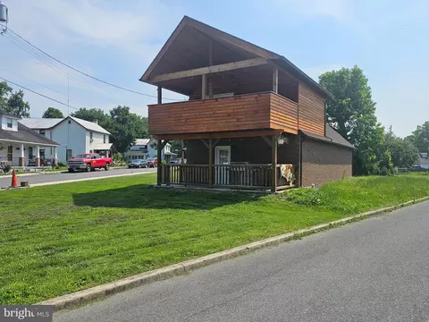 6 Amelia St, Paw Paw, WV 25434
