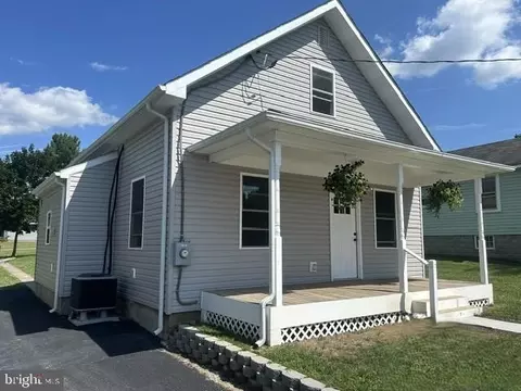 83 Jackson St, Paw Paw, WV 25434