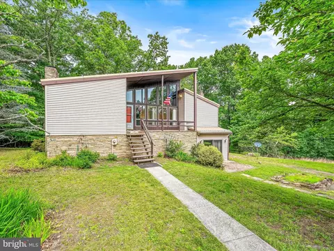 97 Murphy Ct, Berkeley Springs, WV 25411 photo 2