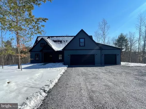 13 Mayapple Ct, Hedgesville, WV 25427
