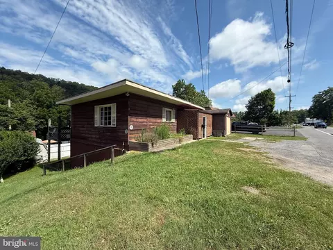 892 S Washington St, Berkeley Springs, WV 25411