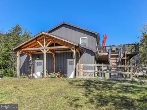 9 Whiskey Mountain Trl, Berkeley Springs, WV 25411