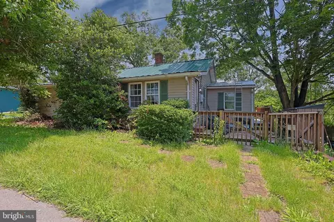 6307 Pious Ridge Rd, Berkeley Springs, WV 25411