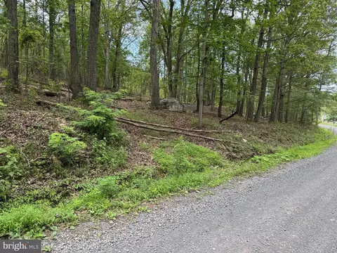 637 Seldom Seen Rd, Great Cacapon, WV 25422
