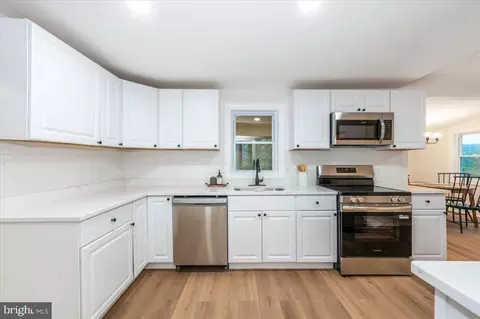 516 Wilkes St, Berkeley Springs, WV 25411 photo 8