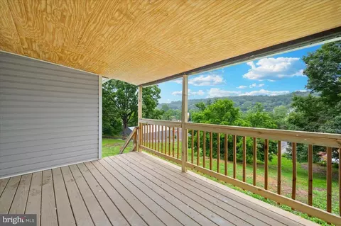 516 Wilkes St, Berkeley Springs, WV 25411 photo 16