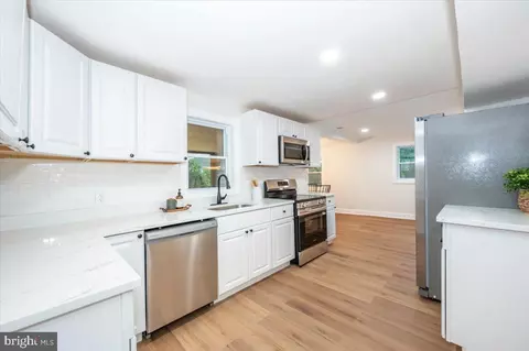 516 Wilkes St, Berkeley Springs, WV 25411 photo 7