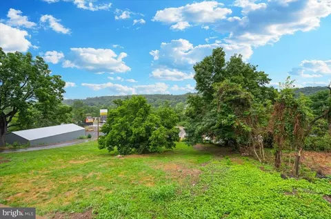 516 Wilkes St, Berkeley Springs, WV 25411 photo 17