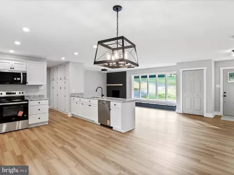 64 Sarah Ann Ln, Berkeley Springs, WV 25411