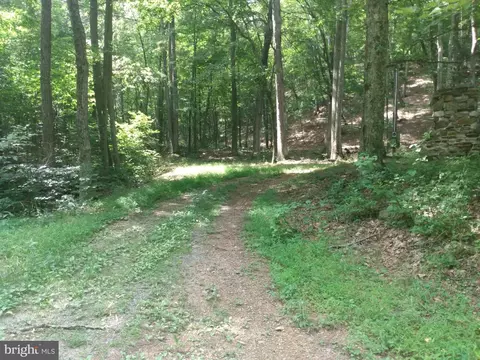 578 Rouse Mountain Rd, Great Cacapon, WV 25422