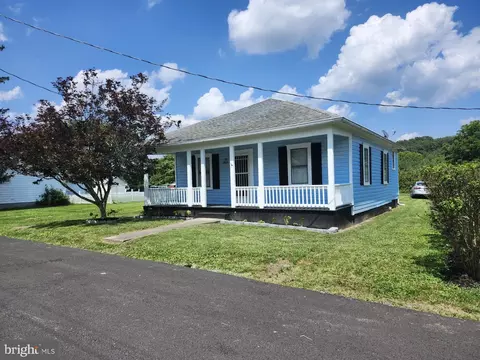 51 Mccoole Ave, Paw Paw, WV 25434