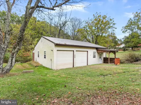 55 Peach Orchard Ln, Berkeley Springs, WV 25411