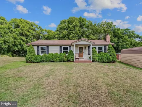 260 Bennett Ln, Berkeley Springs, WV 25411