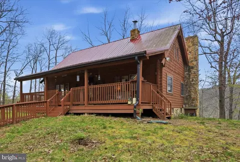 412 Hideaway Ln, Berkeley Springs, WV 25411