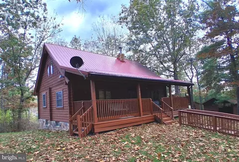412 Hideaway Ln, Berkeley Springs, WV 25411