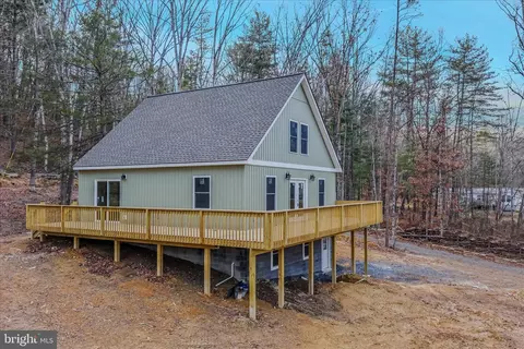 151 Pleasant Dale Ln, Great Cacapon, WV 25422