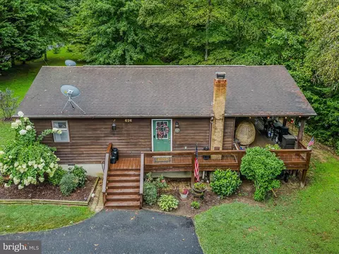 626 Clay Pits Ln, Great Cacapon, WV 25422