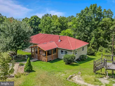 564 Shade Ln, Berkeley Springs, WV 25411