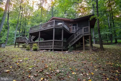 50 Bobcat Trl, Berkeley Springs, WV 25411