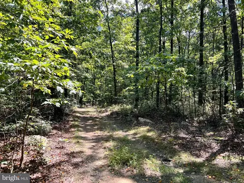 999 Short Mountain Ln, Hedgesville, WV 25427