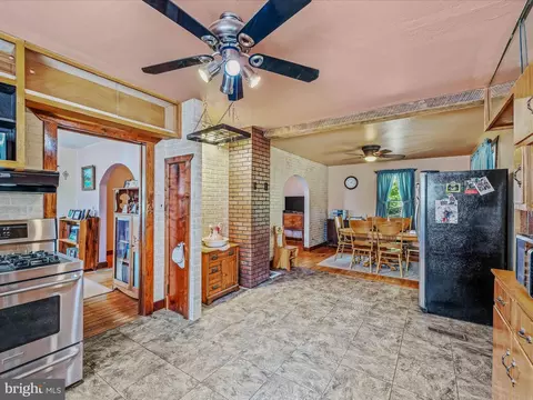687 S Washington St, Berkeley Springs, WV 25411