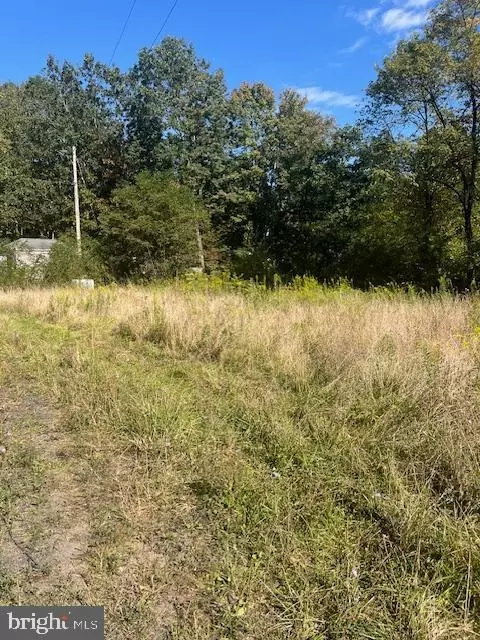 28 Peachtree Ln, Hedgesville, WV 25427