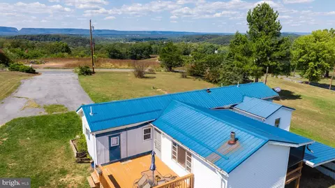 5386 Pious Ridge Rd, Berkeley Springs, WV 25411