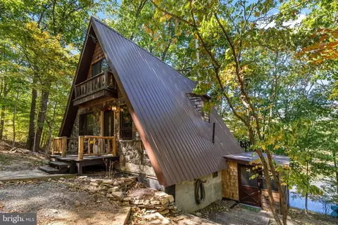 302 Tuscarora Trl, Berkeley Springs, WV 25411