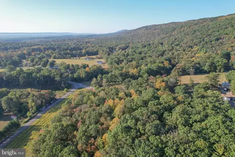 9 Martinsburg Road, Hedgesville, WV 25427