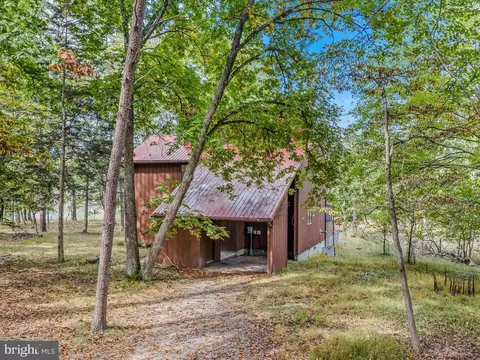156 Amberwood Rd, Great Cacapon, WV 25422