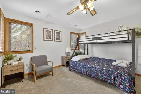 Bedroom - 537 Bobcat Dr, Berkeley Springs, WV 25411 photo 8 of 16