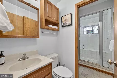 Bath - 537 Bobcat Dr, Berkeley Springs, WV 25411 photo 5 of 7