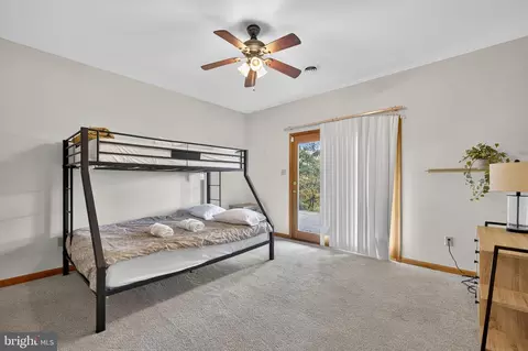 Bedroom - 537 Bobcat Dr, Berkeley Springs, WV 25411 photo 11 of 16
