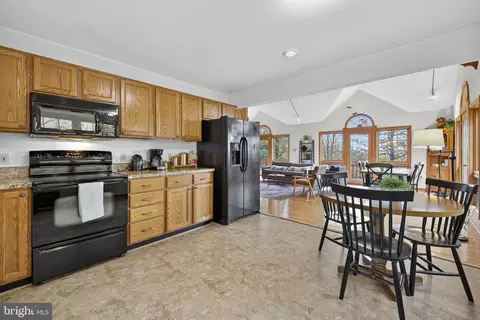 Kitchen - 537 Bobcat Dr, Berkeley Springs, WV 25411 photo 3 of 5