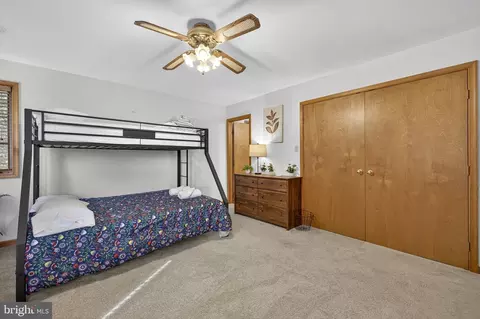 Bedroom - 537 Bobcat Dr, Berkeley Springs, WV 25411 photo 9 of 16