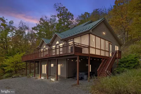 537 Bobcat Dr, Berkeley Springs, WV 25411