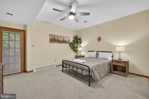 Bedroom - 537 Bobcat Dr, Berkeley Springs, WV 25411 photo 14 of 16