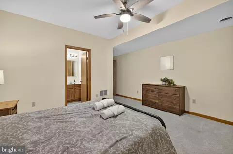 Bedroom - 537 Bobcat Dr, Berkeley Springs, WV 25411 photo 16 of 16