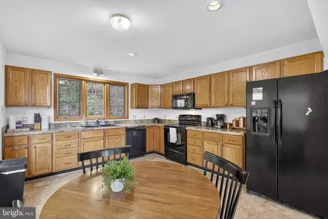 Kitchen - 537 Bobcat Dr, Berkeley Springs, WV 25411 photo 2 of 5