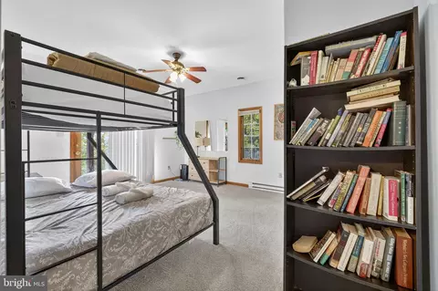 Bedroom - 537 Bobcat Dr, Berkeley Springs, WV 25411 photo 10 of 16
