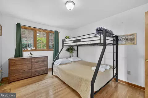 Bedroom - 537 Bobcat Dr, Berkeley Springs, WV 25411 photo 1 of 16